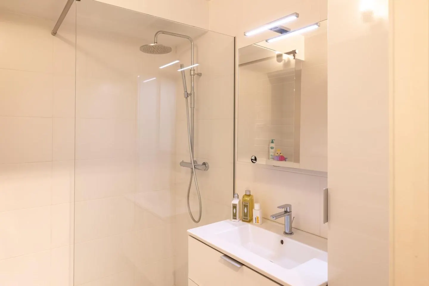 Strand OOSTENDE - SEAVIEW Cosy Studio B6 - 5 personen - direct aan het strand, volledig vernieuwd Appartement